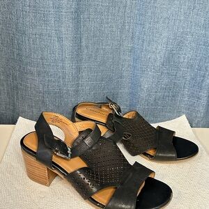 Comfortiva‎ Black Sandals with Woven Leather and Chunky Heel